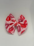 Kissy Bow